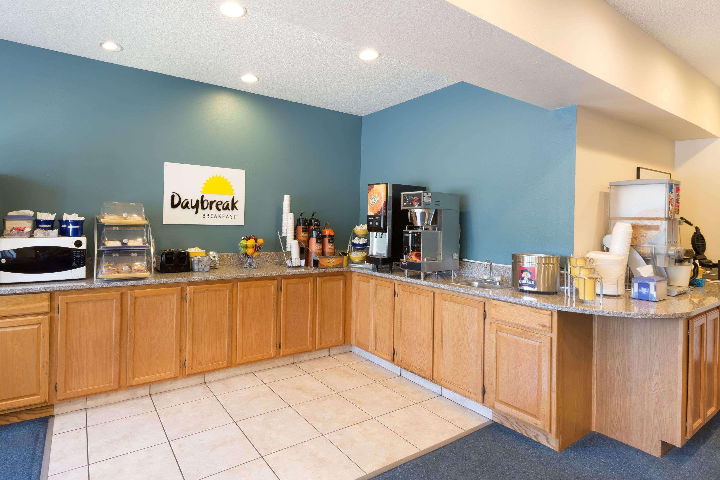 Spencer Reston Inn & Suites מראה חיצוני תמונה