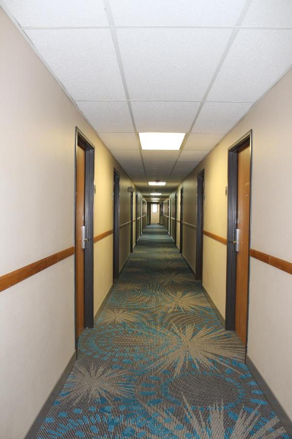 Spencer Reston Inn & Suites מראה חיצוני תמונה