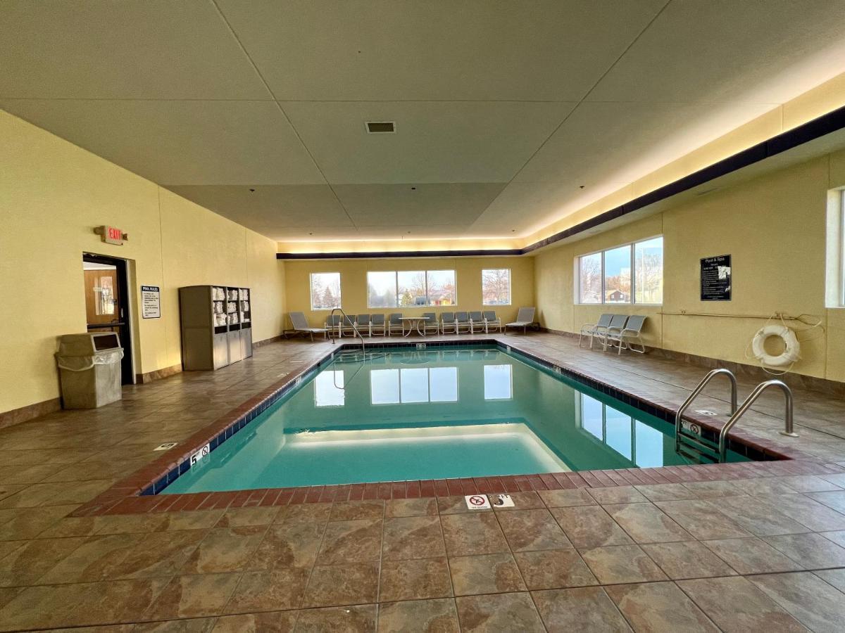 Spencer Reston Inn & Suites מראה חיצוני תמונה