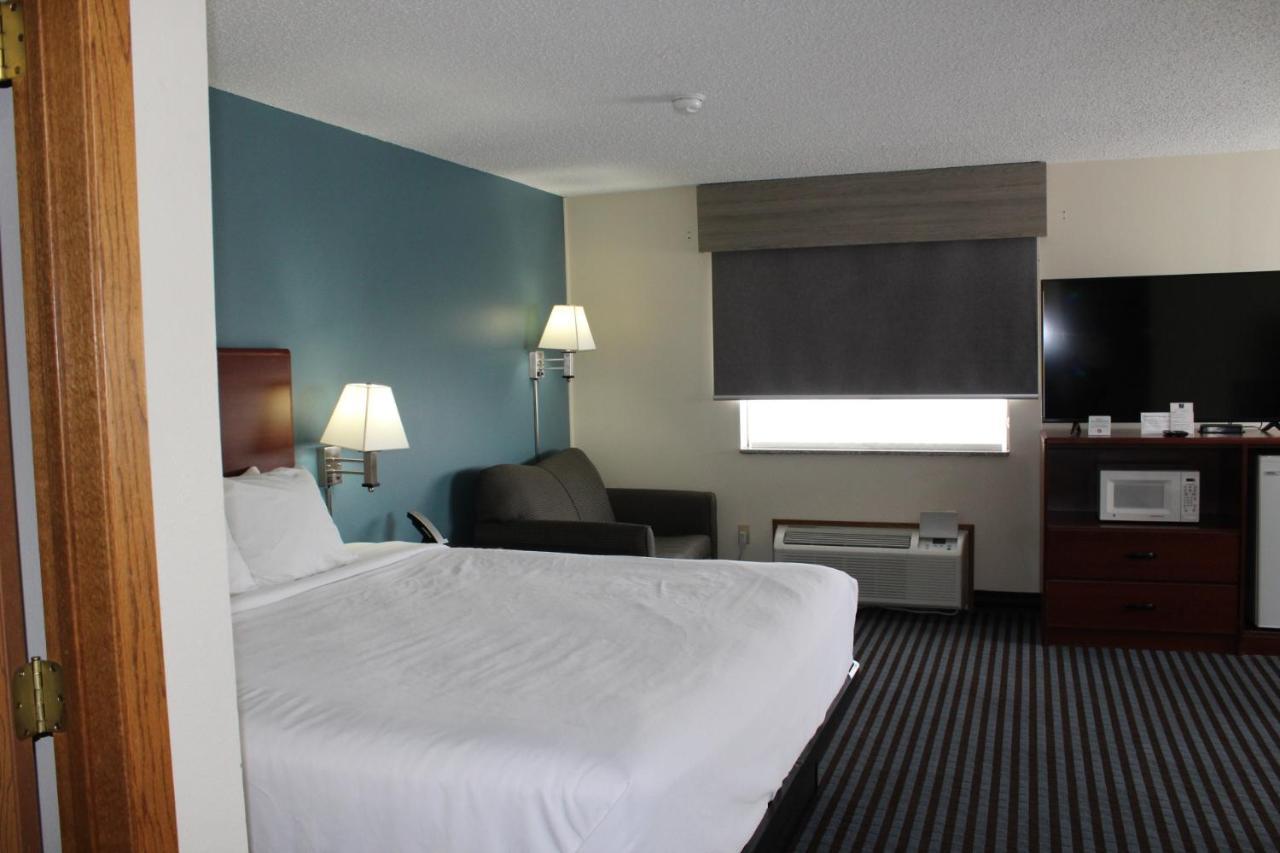 Spencer Reston Inn & Suites מראה חיצוני תמונה