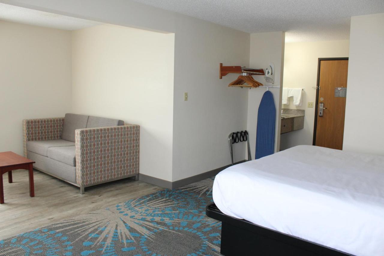 Spencer Reston Inn & Suites מראה חיצוני תמונה